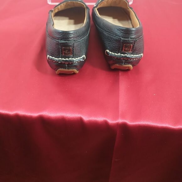 Sperry Woman's SZ 5M Flats Driver Loafer. Condition is Pre-owned. - Picture 9 of 10